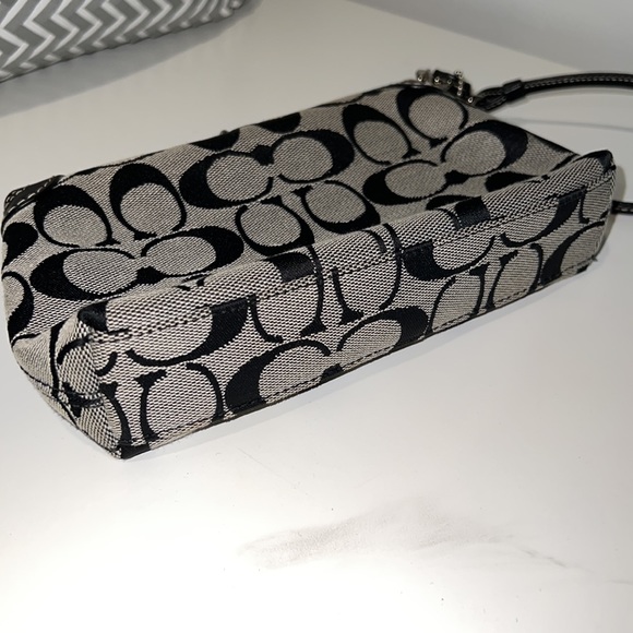 Vintage Coach Clutch - Picture 4 of 4